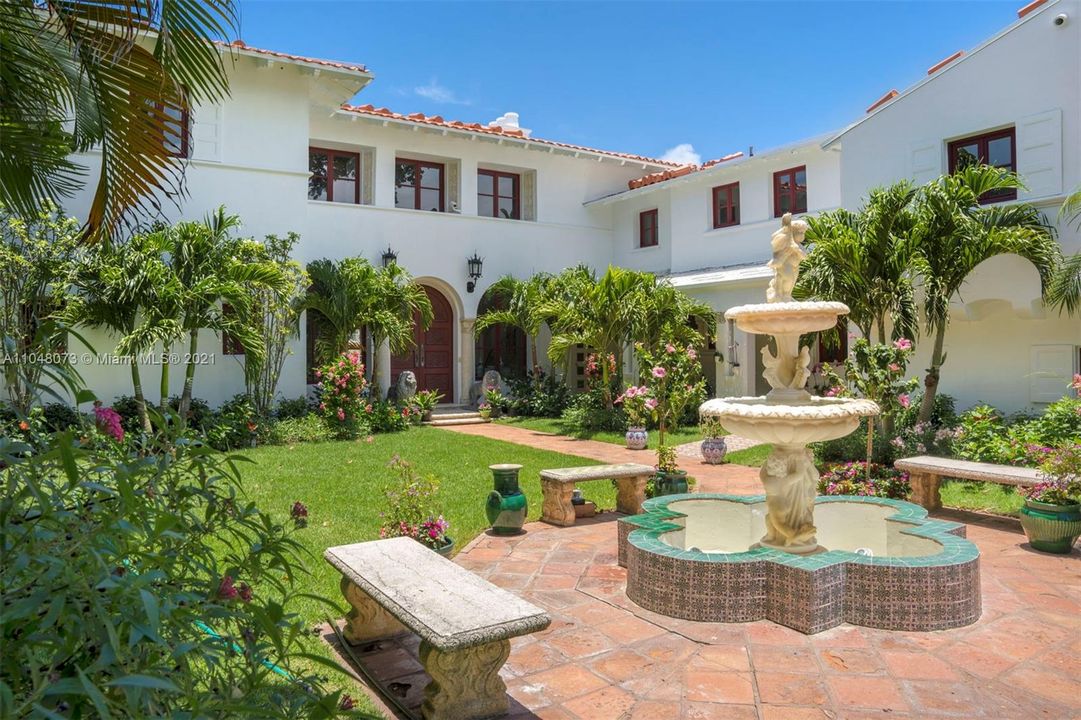 Recently Sold: $9,990,000 (8 beds, 7 baths, 6458 Square Feet)