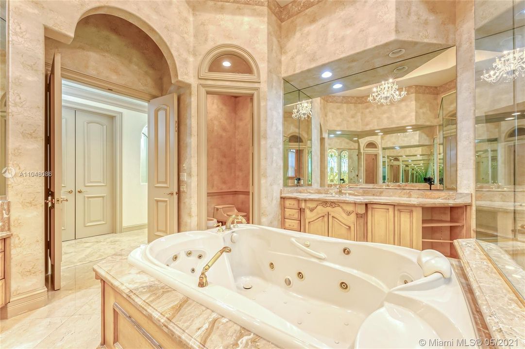 最近租的: $18,000 (4 贝兹, 4 浴室, 5052 平方英尺)