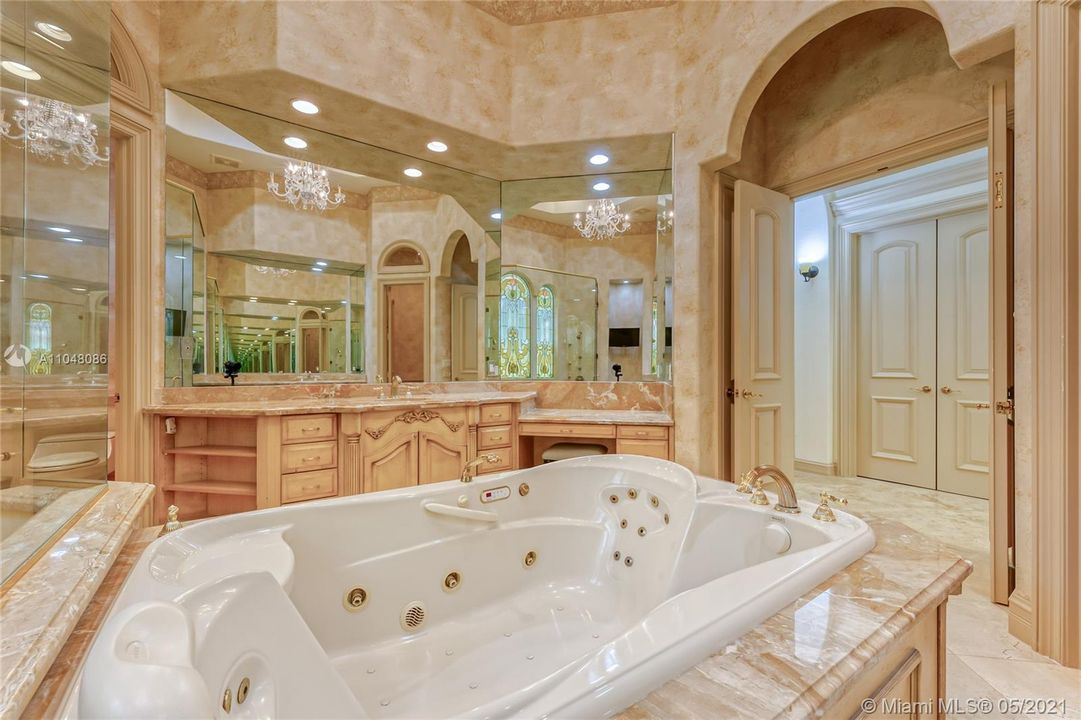最近租的: $18,000 (4 贝兹, 4 浴室, 5052 平方英尺)