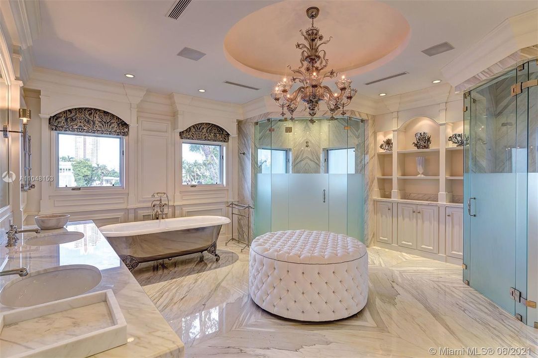 Недавно продано: $32,000,000 (9 спален, 11 ванн, 10459 Квадратных фут)
