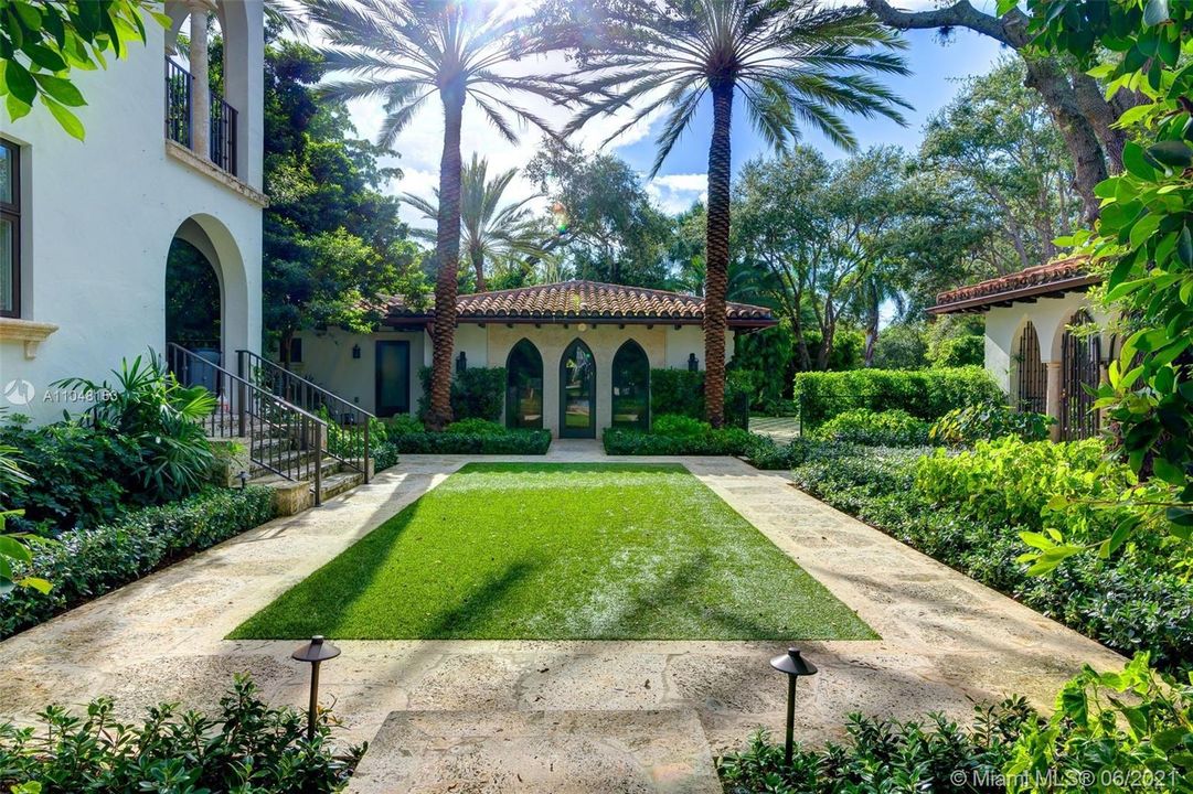 Recently Sold: $32,000,000 (9 beds, 11 baths, 10459 Square Feet)