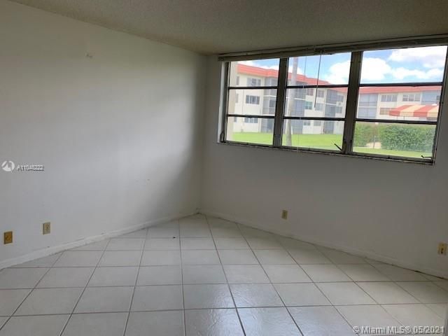 Vendido Recientemente: $64,800 (1 camas, 1 baños, 900 Pies cuadrados)