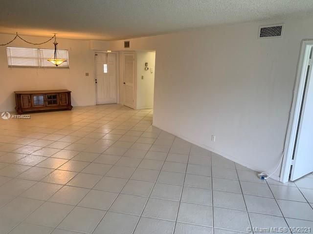 Recently Sold: $64,800 (1 beds, 1 baths, 900 Square Feet)