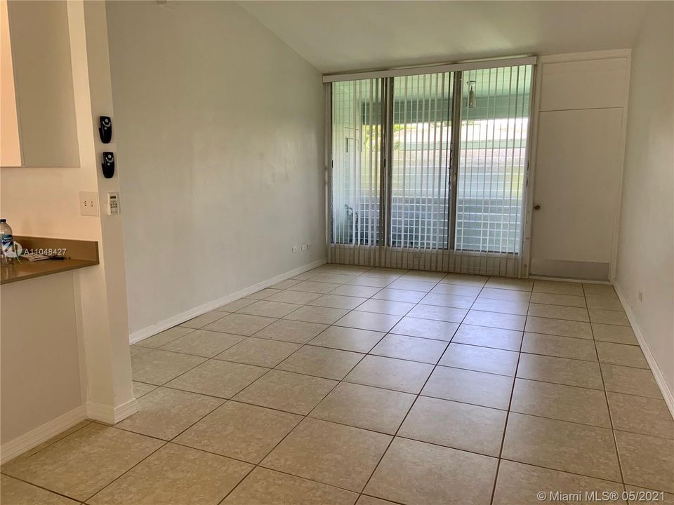 Recently Rented: $1,450 (1 beds, 1 baths, 530 Square Feet)
