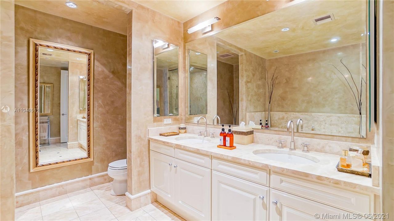 Master bathroom - elegant and spacious with double sinks
