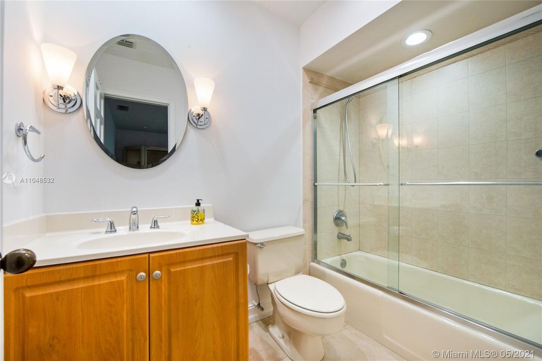 最近售出: $2,599,000 (5 贝兹, 4 浴室, 4271 平方英尺)