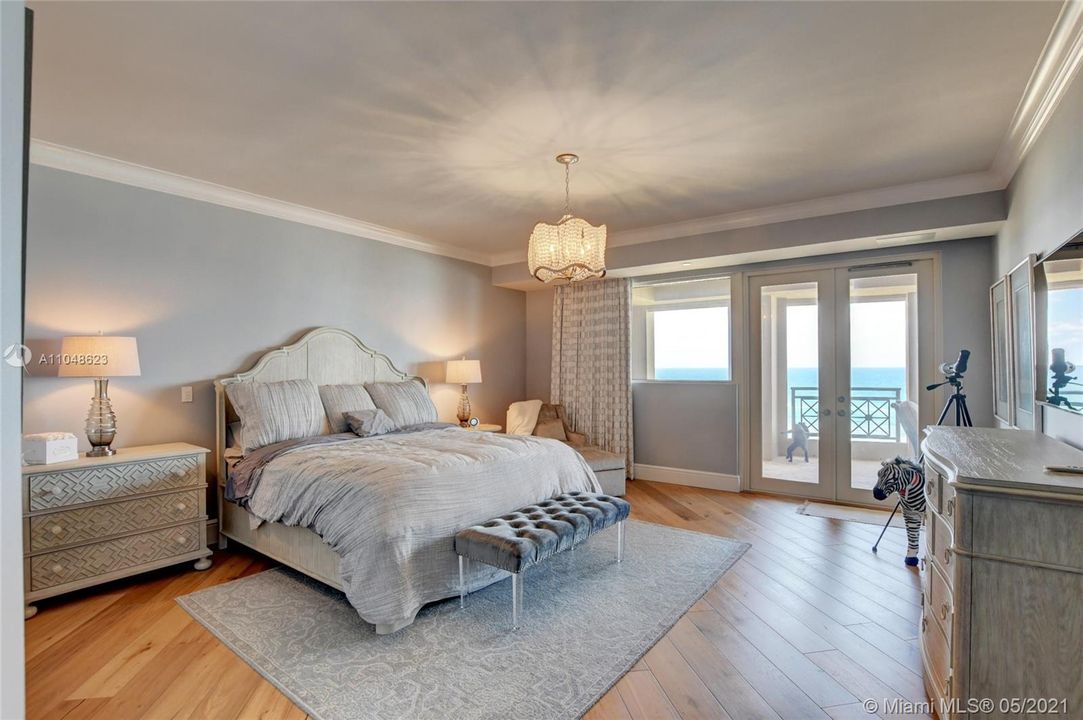 Large Master Suite with Ocean Views
