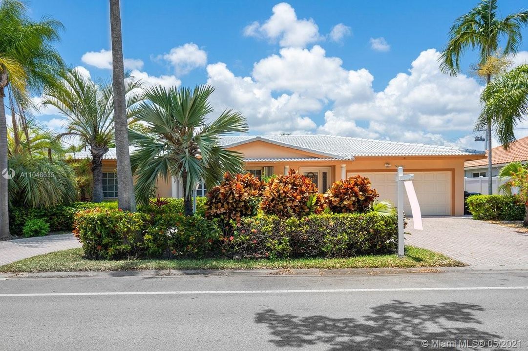 Recently Sold: $1,180,000 (3 beds, 3 baths, 2496 Square Feet)