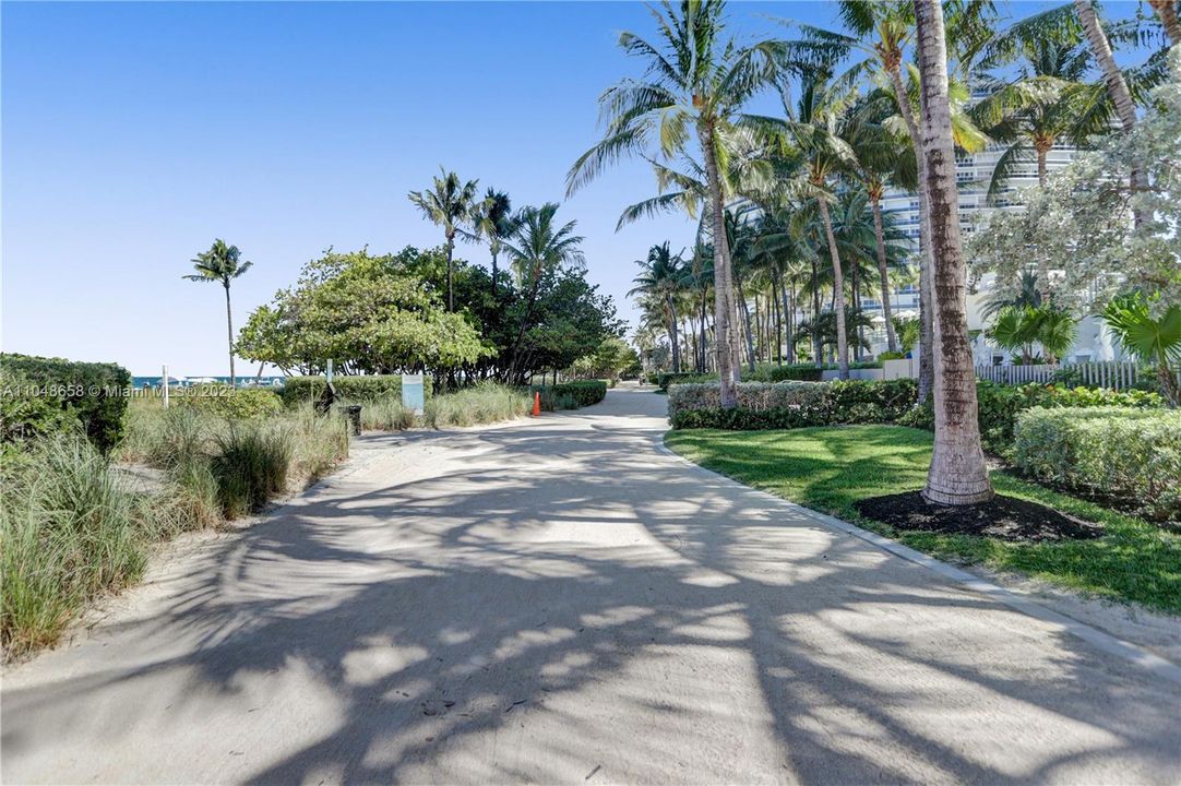 Recently Sold: $3,100,000 (2 beds, 2 baths, 1599 Square Feet)