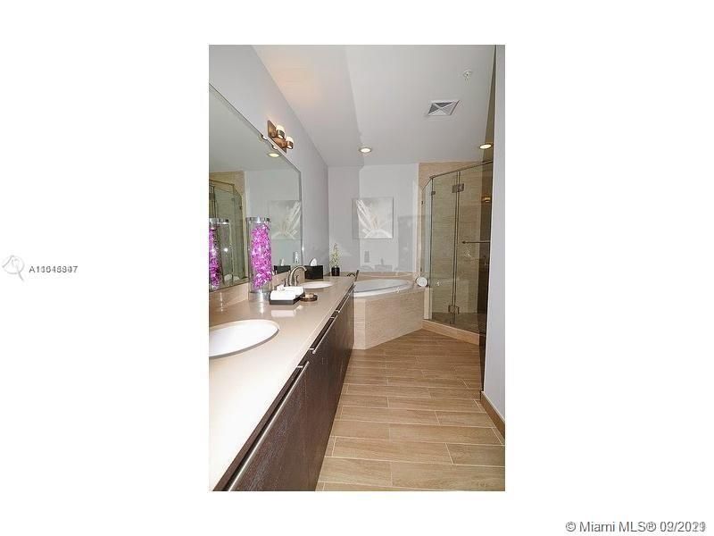 最近售出: $725,000 (2 贝兹, 3 浴室, 1410 平方英尺)