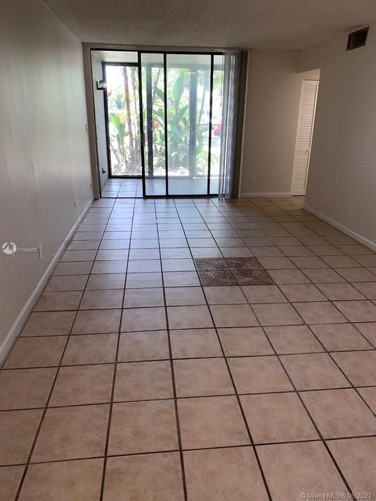 Recently Rented: $1,350 (2 beds, 2 baths, 890 Square Feet)