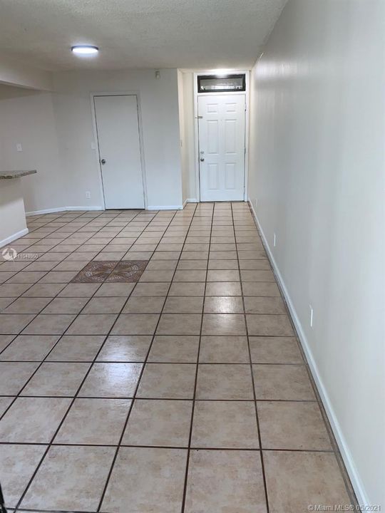 Recently Rented: $1,350 (2 beds, 2 baths, 890 Square Feet)