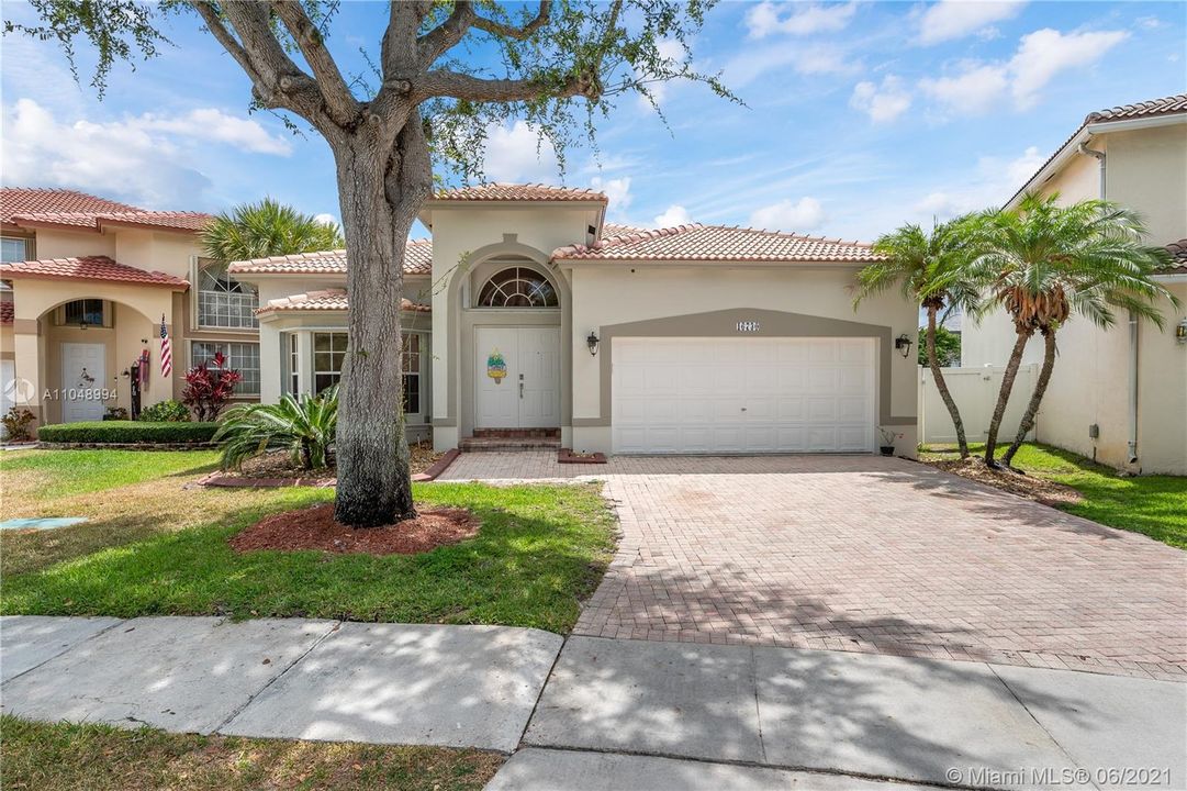 Recently Sold: $435,000 (4 beds, 2 baths, 2076 Square Feet)