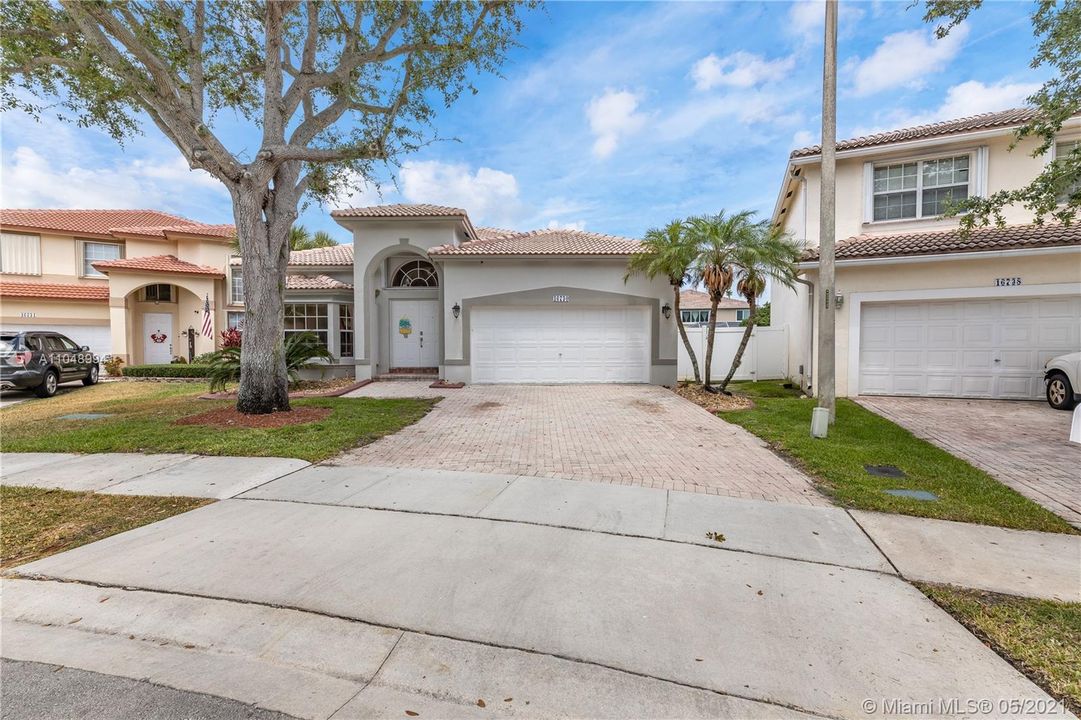 Recently Sold: $435,000 (4 beds, 2 baths, 2076 Square Feet)