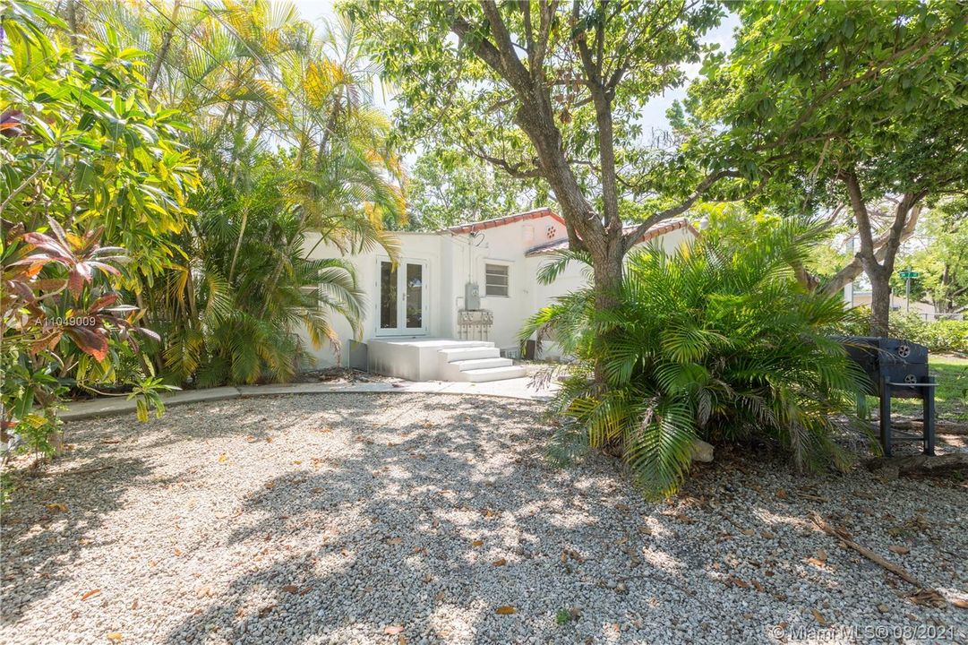 Recently Sold: $648,000 (0 beds, 0 baths, 2698 Square Feet)