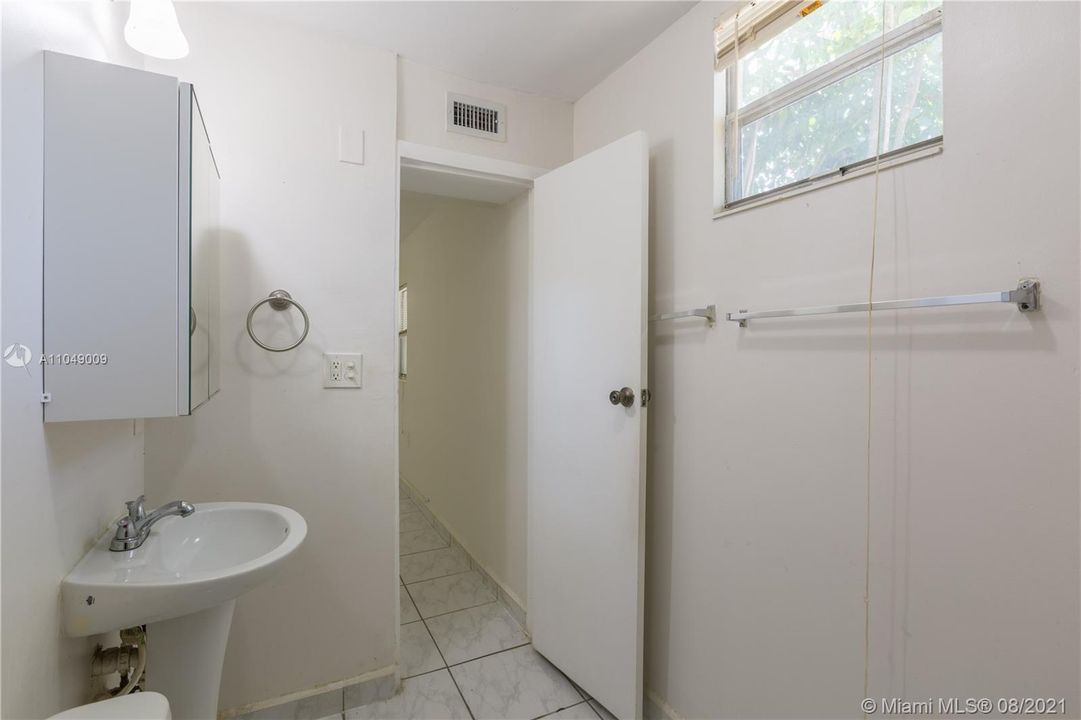 最近售出: $648,000 (0 贝兹, 0 浴室, 2698 平方英尺)