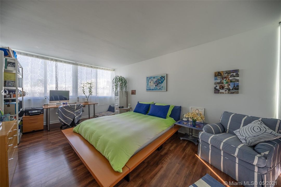 Recently Sold: $1,300,000 (3 beds, 2 baths, 1964 Square Feet)