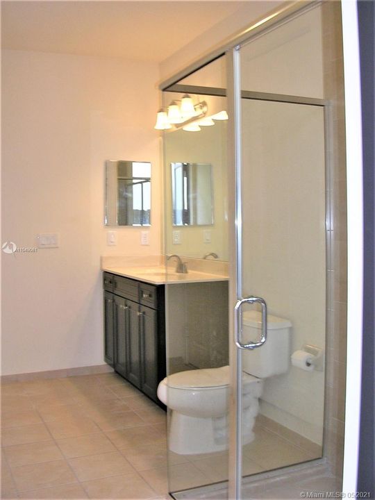 Недавно арендовано: $800 (1 спален, 1 ванн, 3820 Квадратных фут)
