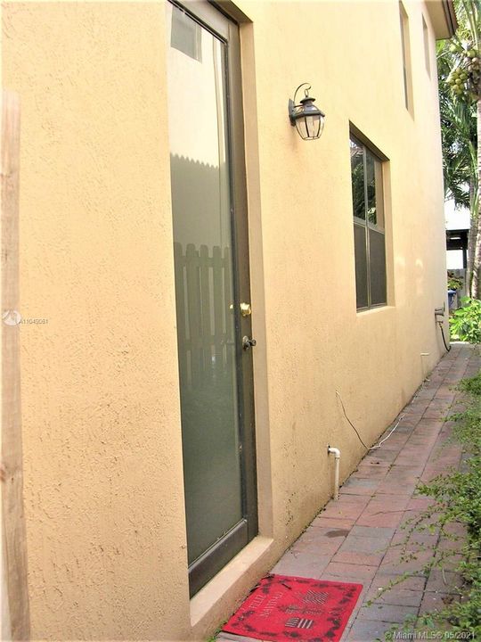 Recently Rented: $800 (1 beds, 1 baths, 3820 Square Feet)