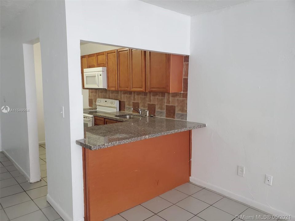 Recently Rented: $1,550 (2 beds, 2 baths, 888 Square Feet)