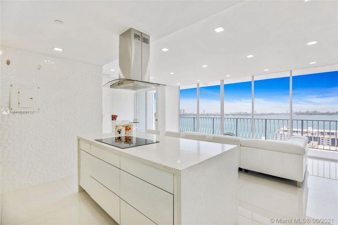 Recently Rented: $2,795 (2 beds, 2 baths, 1030 Square Feet)