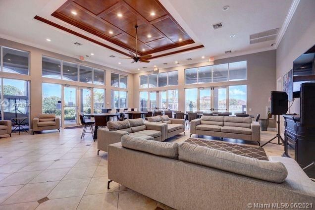 Recientemente alquilado: $2,000 (3 camas, 2 baños, 1490 Pies cuadrados)