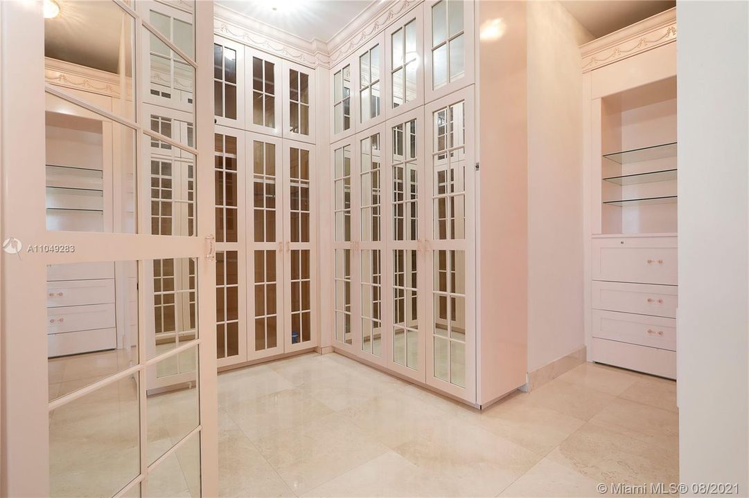 Vendido Recientemente: $2,200,000 (2 camas, 2 baños, 3165 Pies cuadrados)