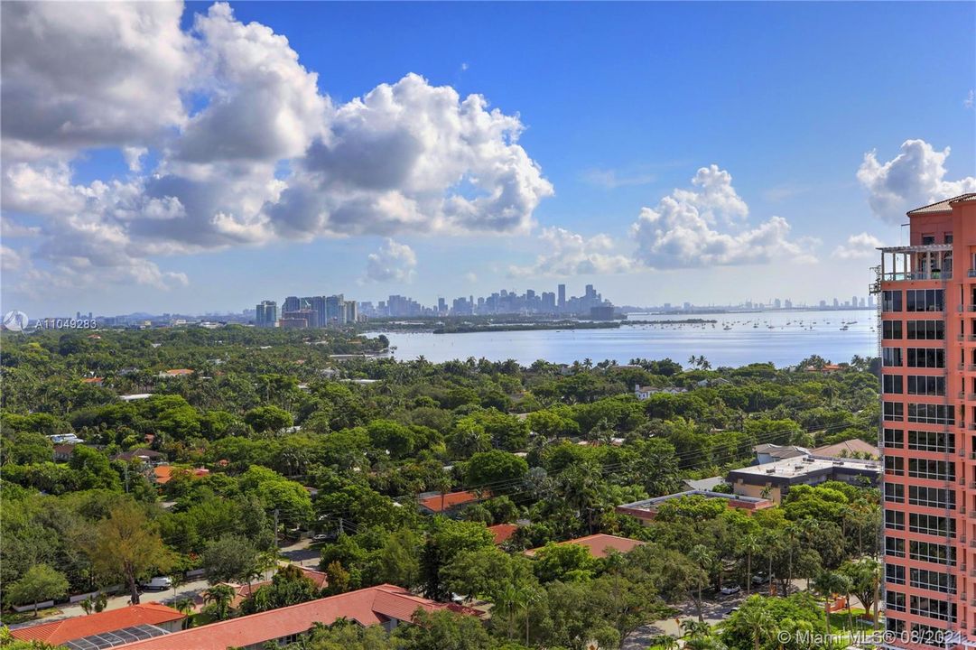 Vendido Recientemente: $2,200,000 (2 camas, 2 baños, 3165 Pies cuadrados)