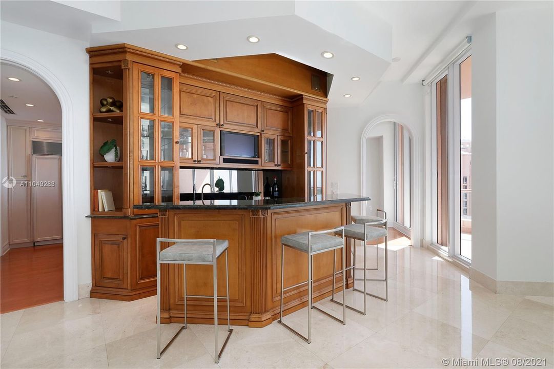 Vendido Recientemente: $2,200,000 (2 camas, 2 baños, 3165 Pies cuadrados)