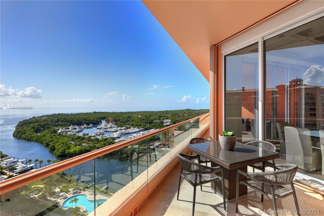 Vendido Recientemente: $2,200,000 (2 camas, 2 baños, 3165 Pies cuadrados)