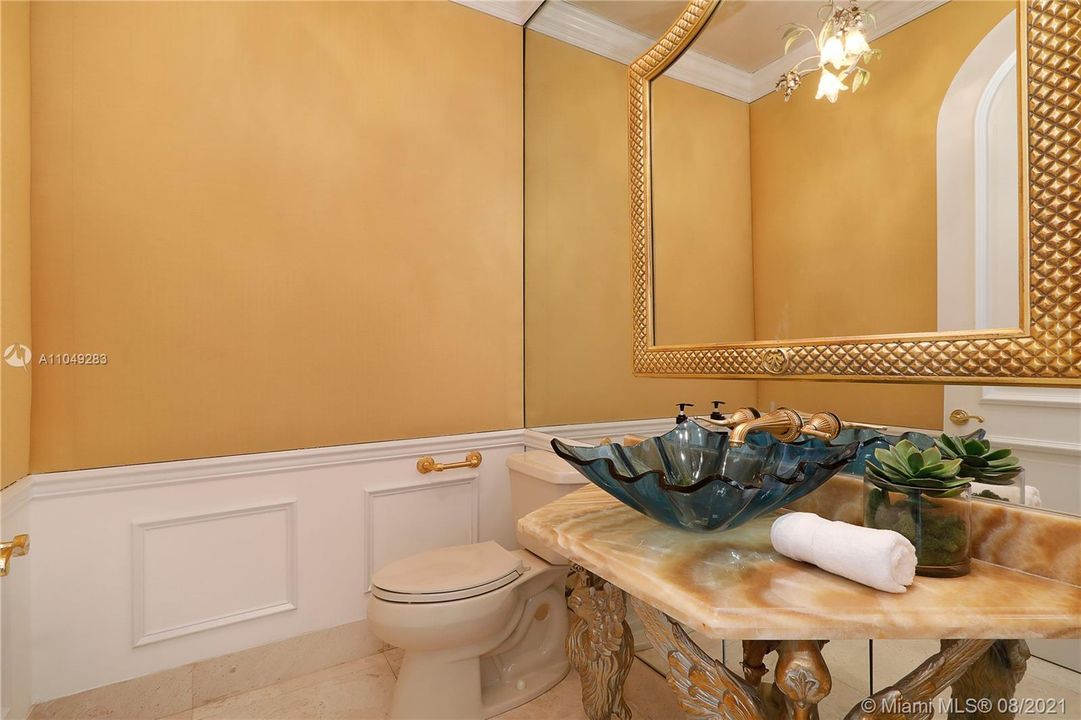 Vendido Recientemente: $2,200,000 (2 camas, 2 baños, 3165 Pies cuadrados)