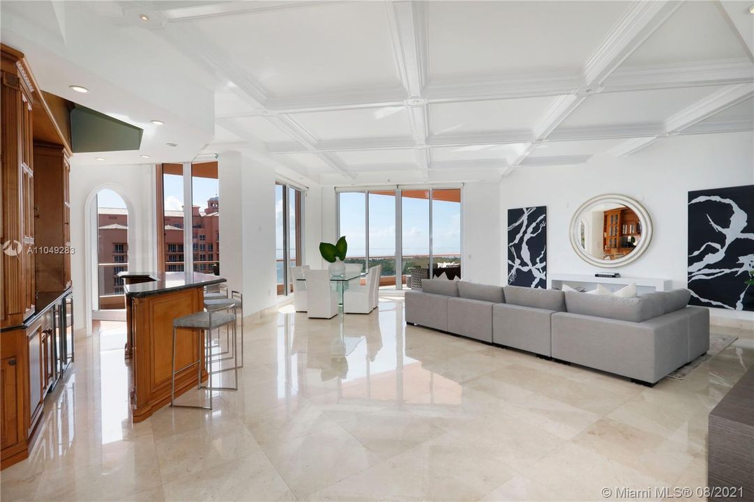 Vendido Recientemente: $2,200,000 (2 camas, 2 baños, 3165 Pies cuadrados)