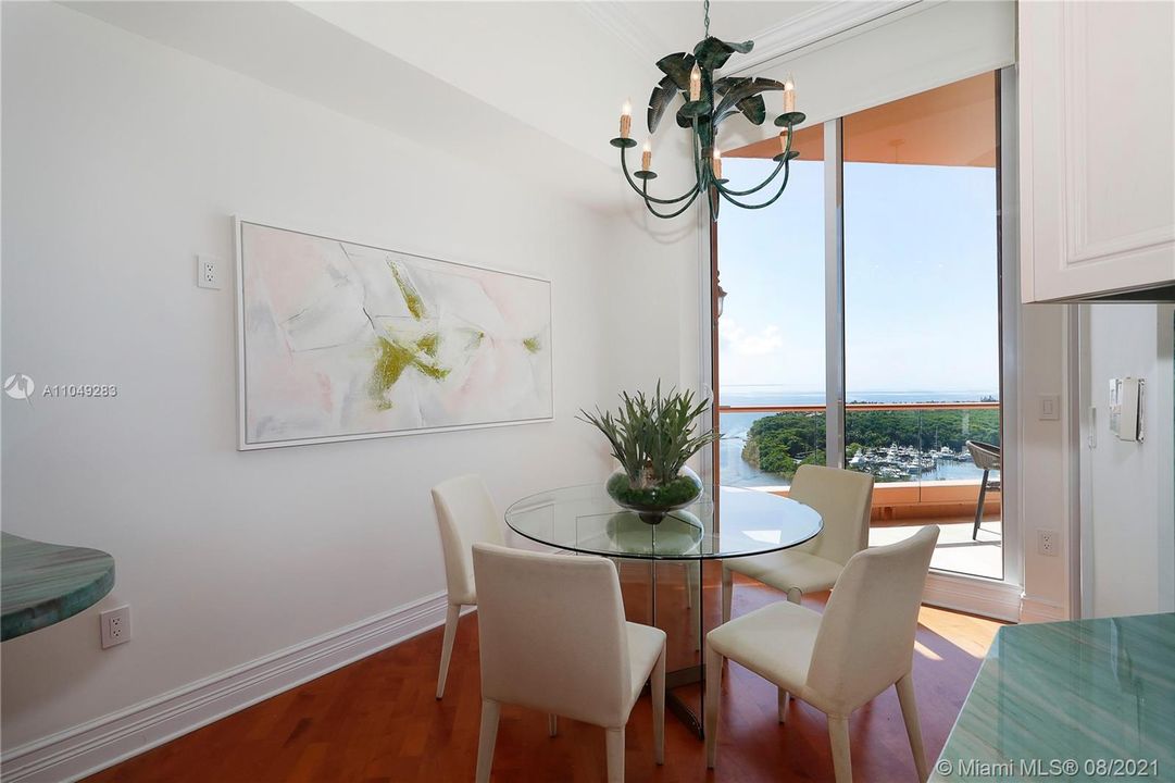 Vendido Recientemente: $2,200,000 (2 camas, 2 baños, 3165 Pies cuadrados)