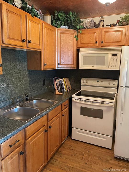 Recently Sold: $59,900 (1 beds, 1 baths, 585 Square Feet)