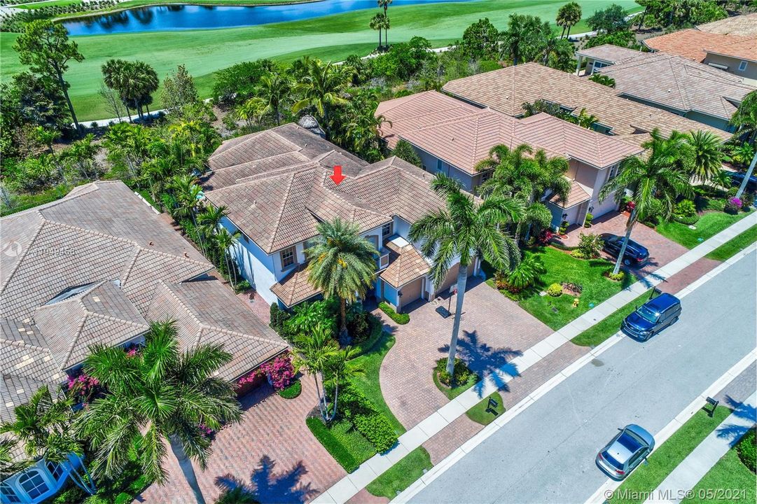 Recently Sold: $1,600,000 (4 beds, 5 baths, 4636 Square Feet)