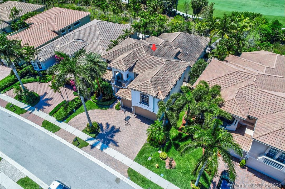 Recently Sold: $1,600,000 (4 beds, 5 baths, 4636 Square Feet)