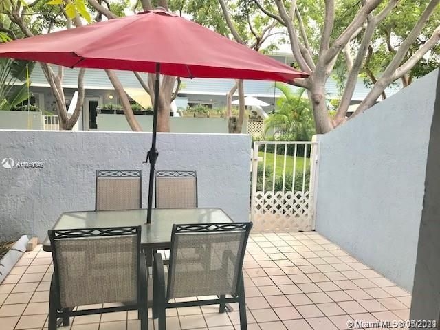 Recently Sold: $499,000 (2 beds, 2 baths, 875 Square Feet)