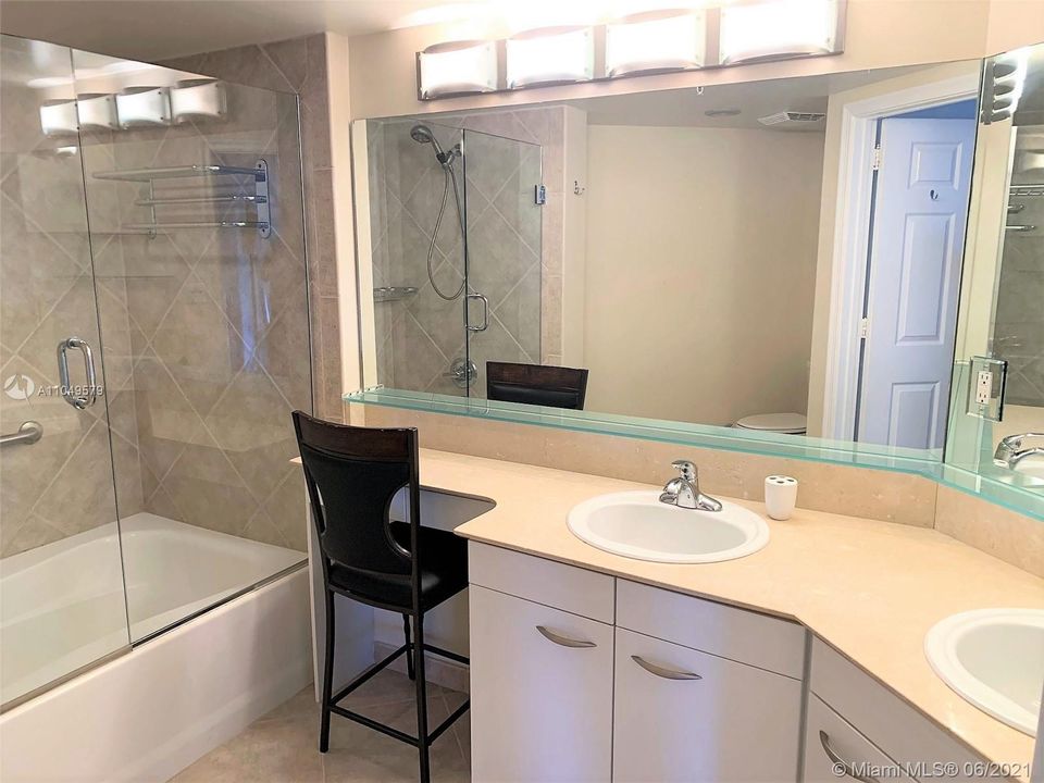 Master bathroom, shower/tub, 2 sinks