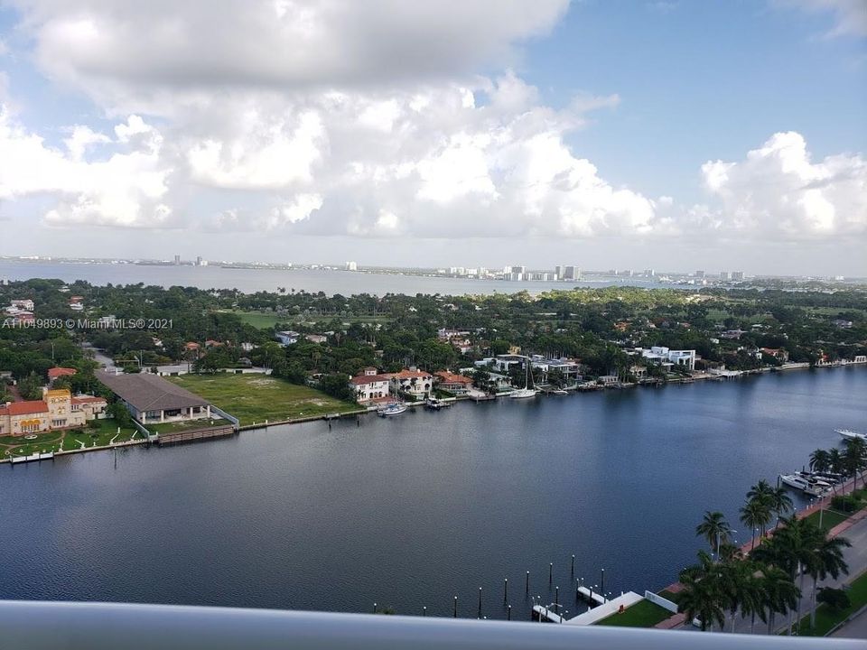 Recently Sold: $1,990,000 (3 beds, 2 baths, 1860 Square Feet)