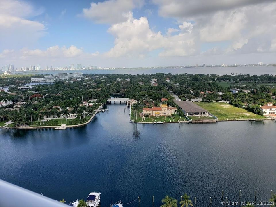 Recently Sold: $1,990,000 (3 beds, 2 baths, 1860 Square Feet)