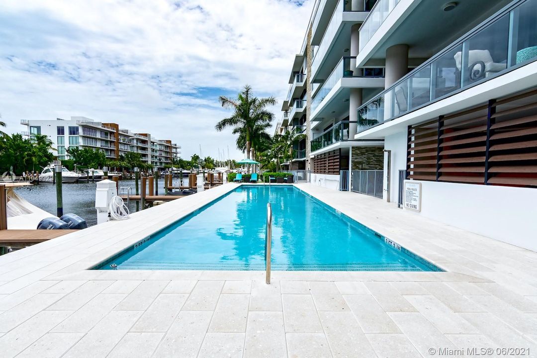 Recently Sold: $1,490,000 (2 beds, 2 baths, 2321 Square Feet)