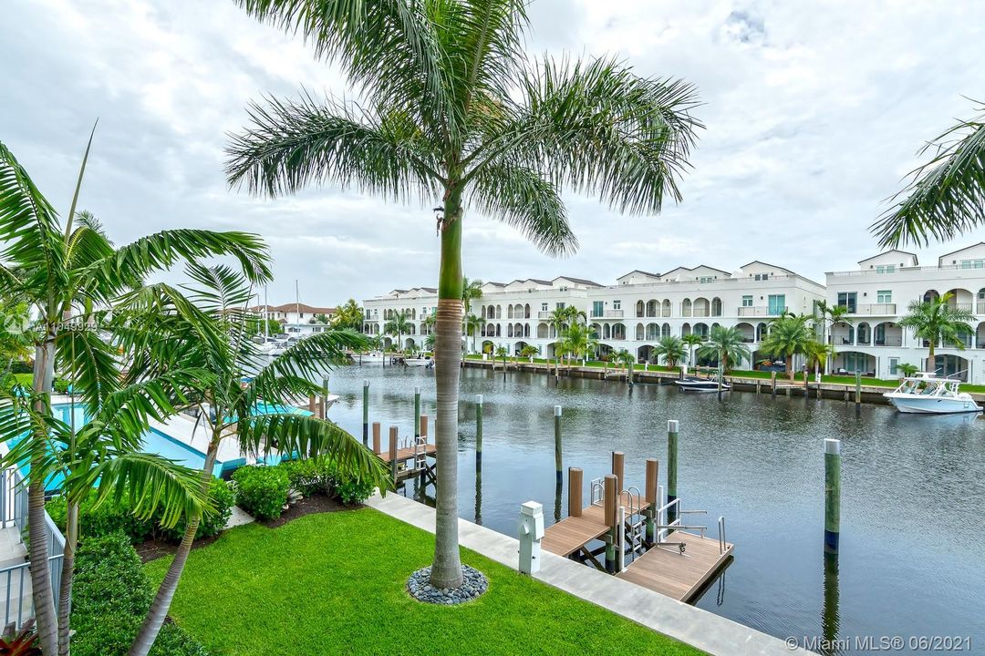 Recently Sold: $1,490,000 (2 beds, 2 baths, 2321 Square Feet)