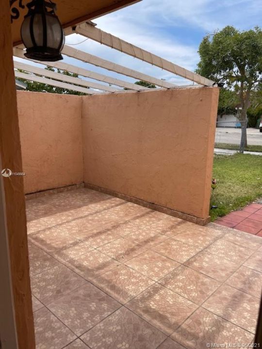 Vendido Recientemente: $350,000 (3 camas, 2 baños, 1020 Pies cuadrados)