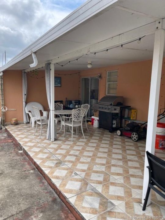 Vendido Recientemente: $350,000 (3 camas, 2 baños, 1020 Pies cuadrados)