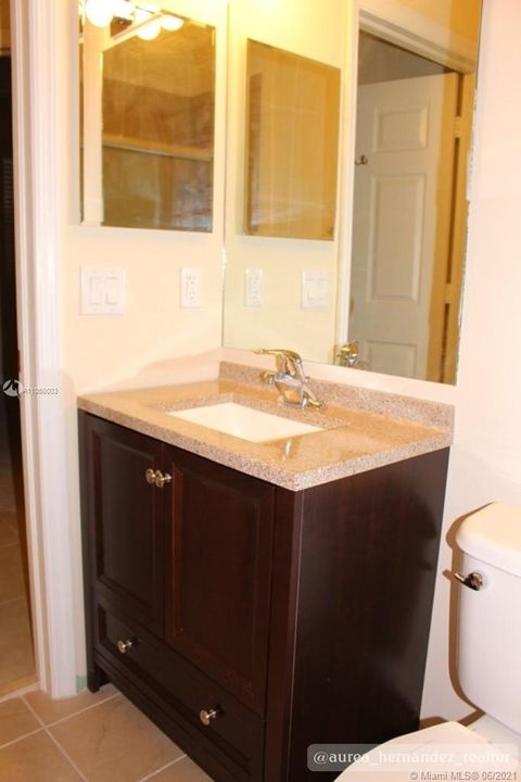 Недавно арендовано: $2,300 (3 спален, 2 ванн, 1227 Квадратных фут)