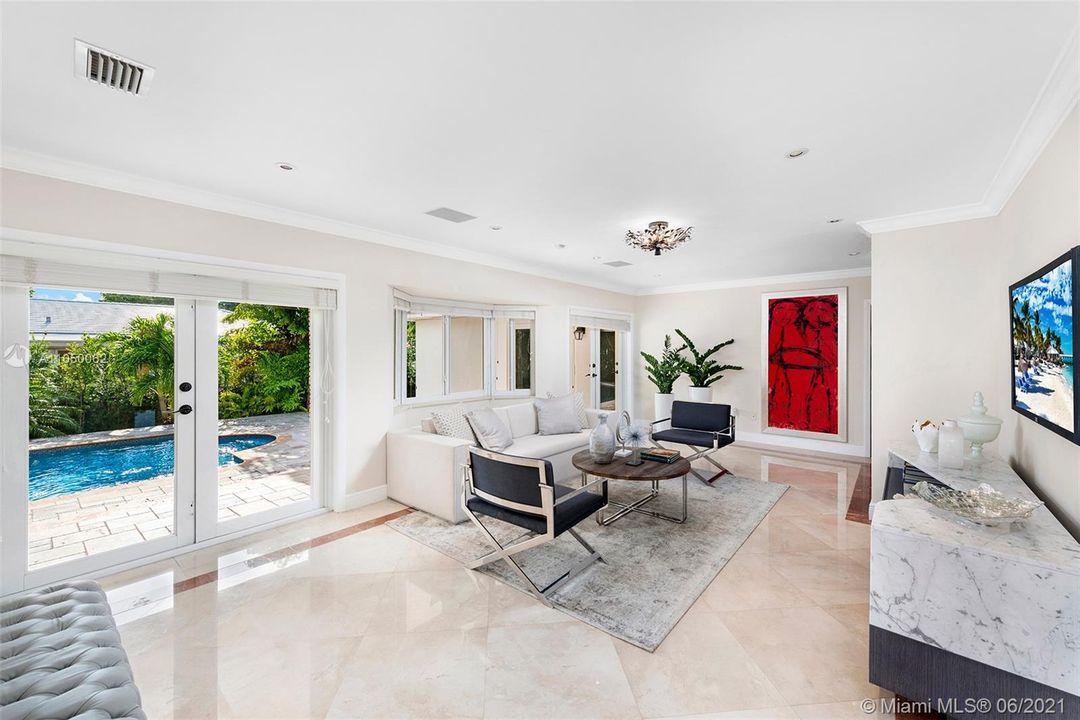 Recently Sold: $1,550,000 (4 beds, 3 baths, 3428 Square Feet)