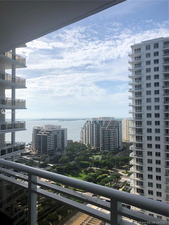 Recently Rented: $3,100 (1 beds, 1 baths, 1076 Square Feet)