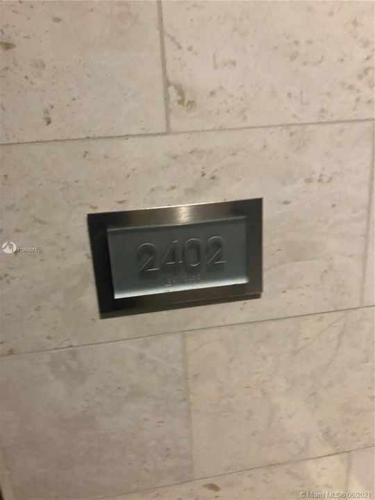 Recently Rented: $3,100 (1 beds, 1 baths, 1076 Square Feet)