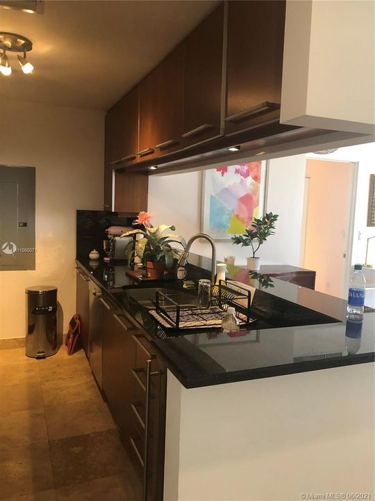 Recently Rented: $3,100 (1 beds, 1 baths, 1076 Square Feet)