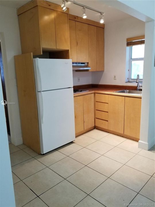 Recently Rented: $1,350 (1 beds, 1 baths, 522 Square Feet)